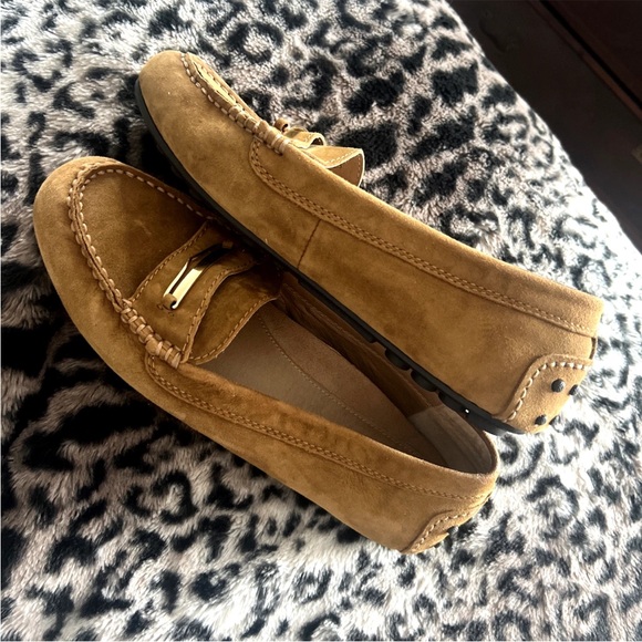 Vionic Cognac Brown Suede Women Sz 8 Driving Loafers with Gold Horsebit Moccasin - Picture 8 of 12